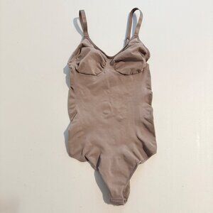 Seamless Adjustable Strap Shapewear Thong Bodysuit Stretch Tan Size Small Medium